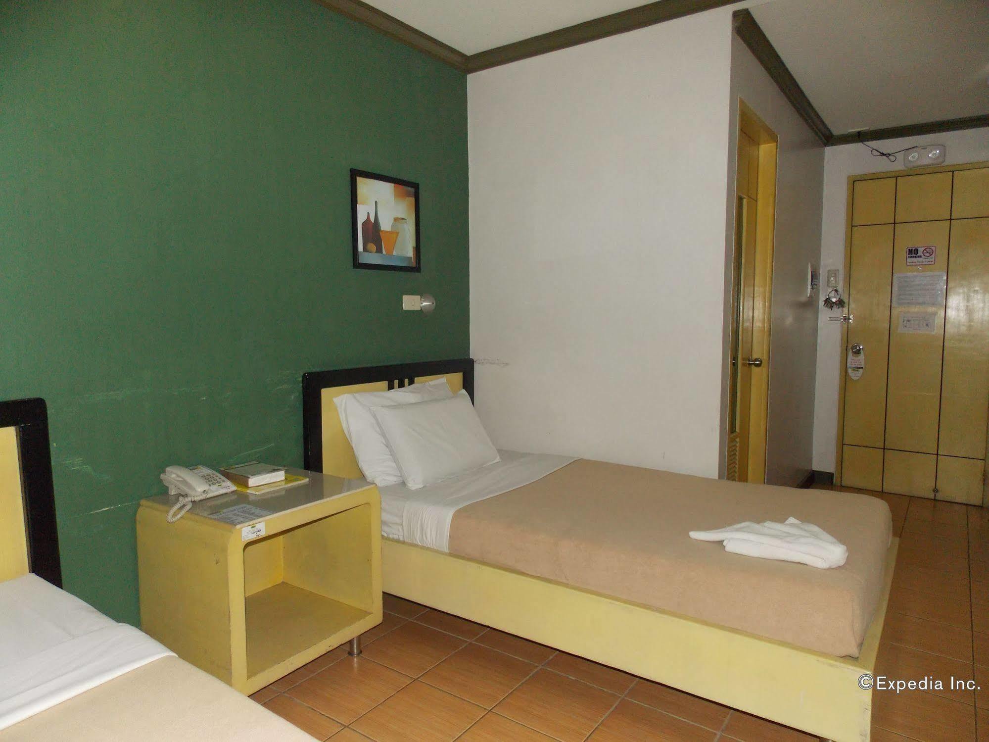 Riverside Inn Babuy Kültér fotó